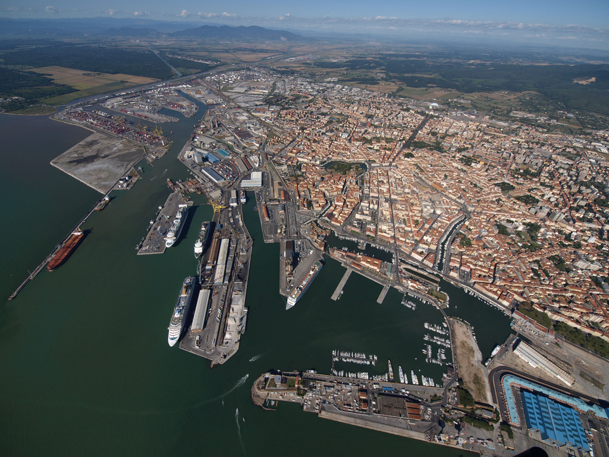 Port-of-Livorno-general-view-rid